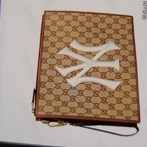 NWT Gucci Beige/Brown GG Canvas and Leather New York Yankees Patch Pouch